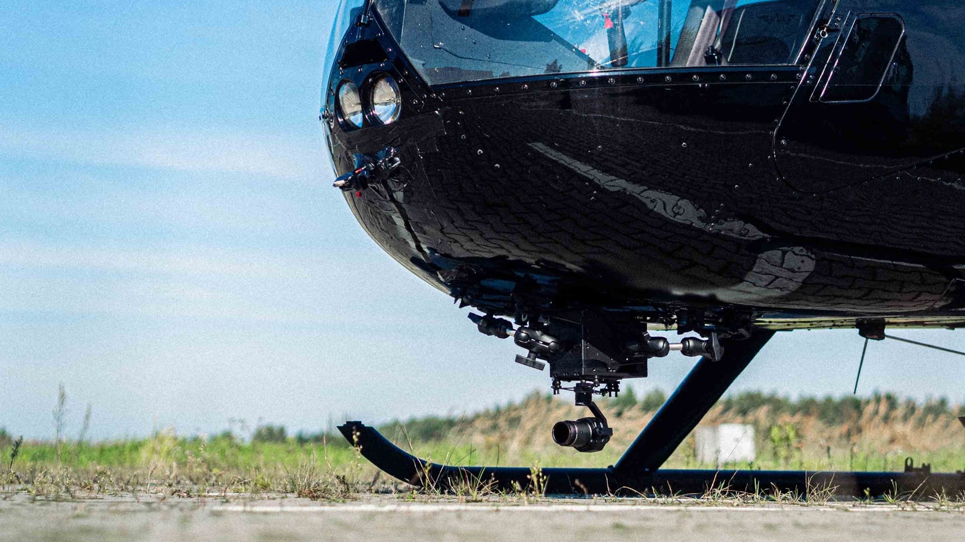Helicopter stabilized camera mount